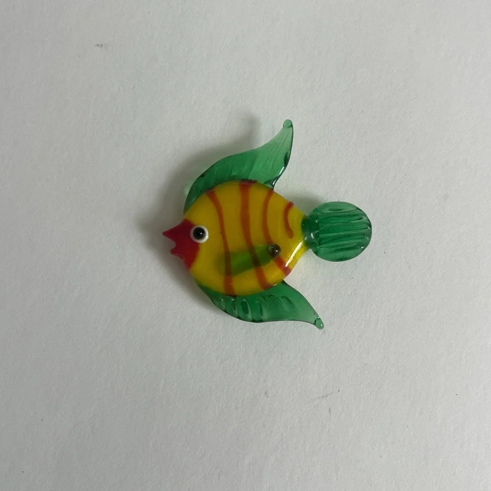 Vintage Set of 5 Blown Glass Tropical Fish Magnets Colorful Art Glass Nautical - Picture 7 of 11